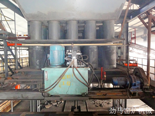 自動(dòng)裝卸料機(jī)五